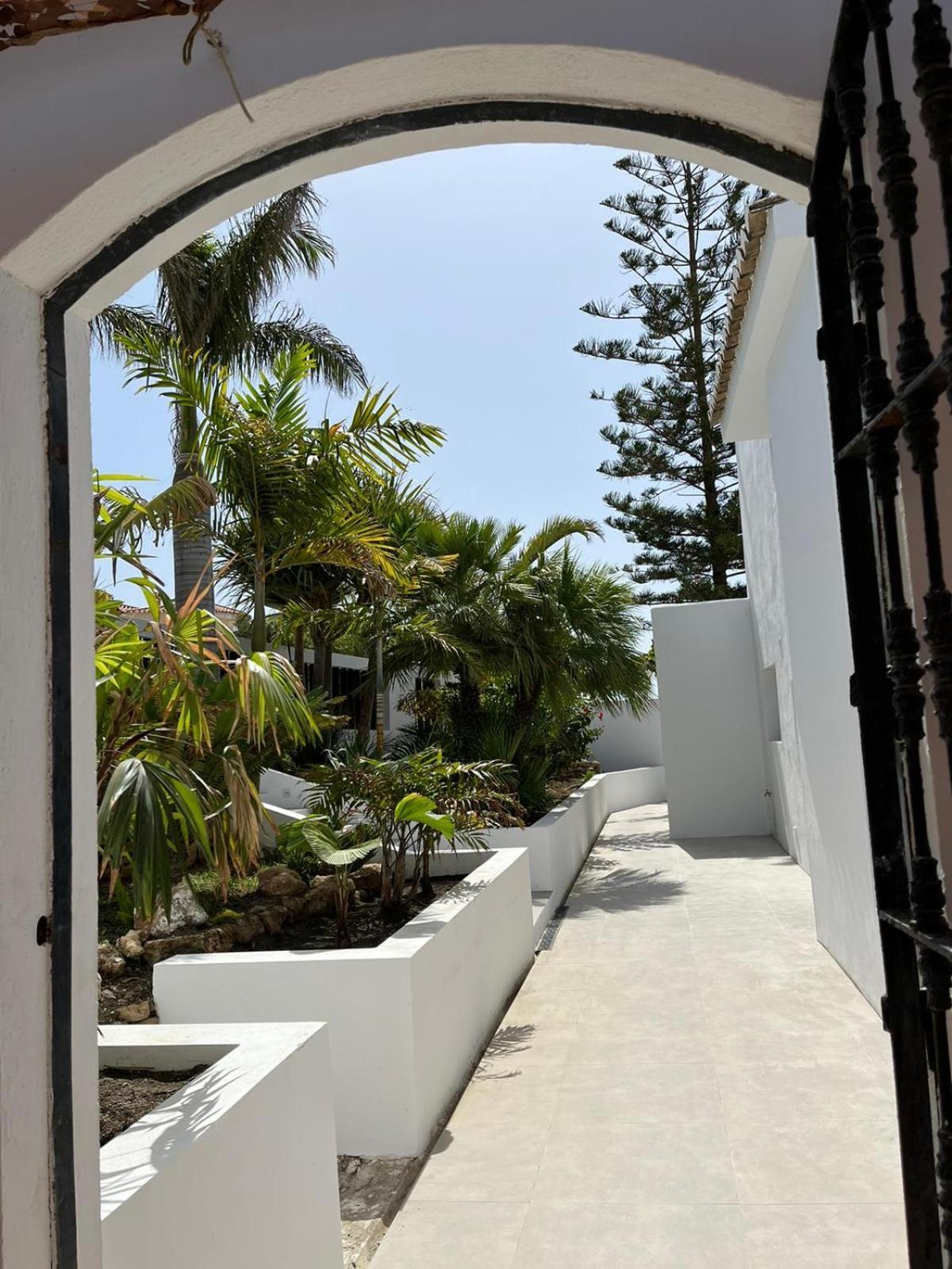 Bed & Breakfast In Villa Eden Palm Benalmadena Exterior photo